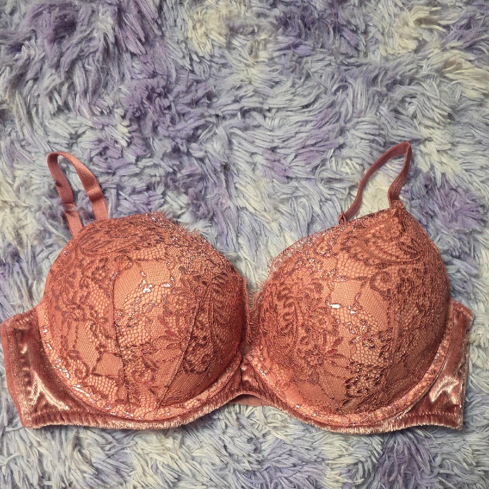 Victoria's Secret Very Sexy Push Up Bra in Dusty Rose Sparkle Woth Velvet Sides
